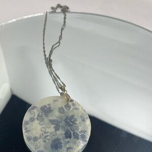 Elegant Floral Pendant Necklace